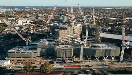 Aerial photo of new Footscray Hospital. There are multiple cranes.