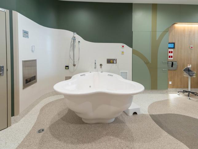 A calm looking room with a large tub