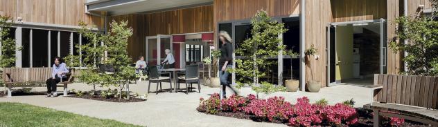 Internal courtyard at Swan Hill District Health. Designed by DWP Suters.